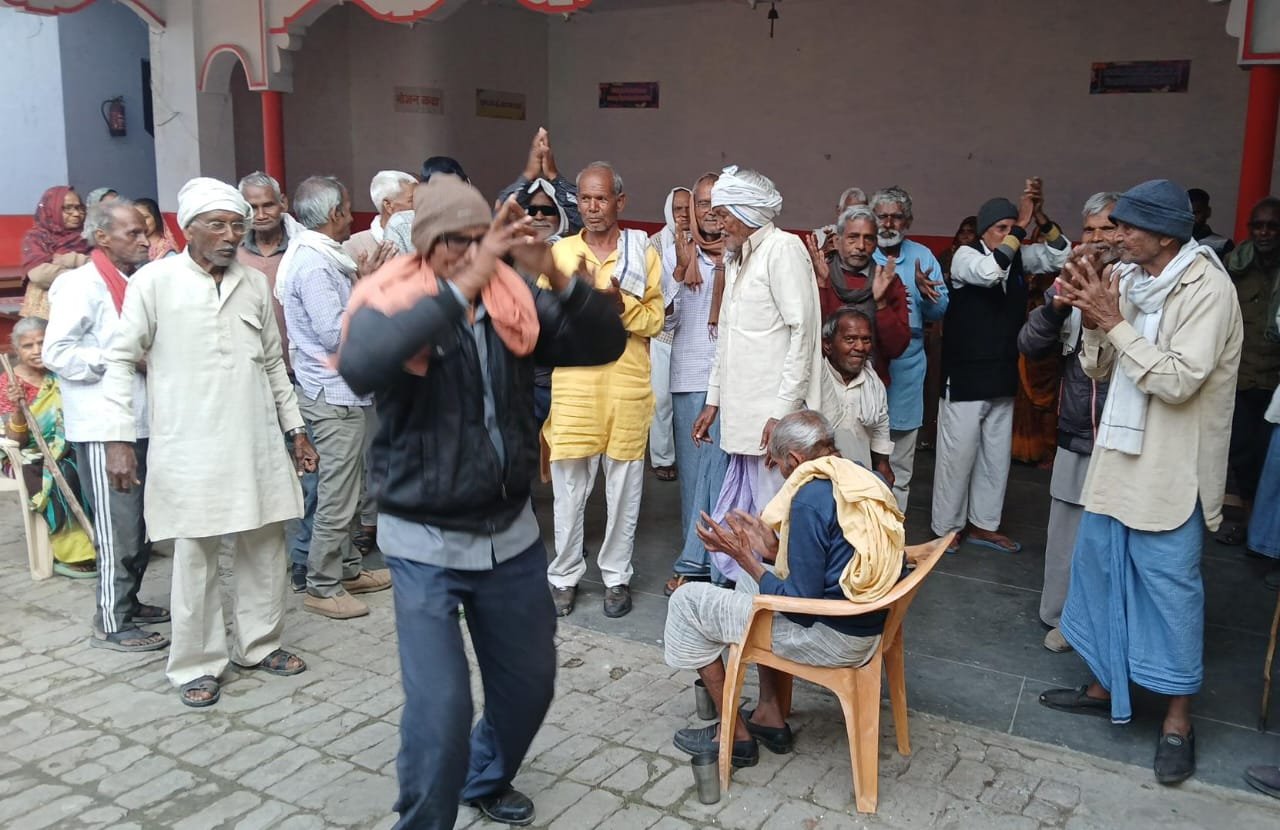 वृद्धाश्रम नहीं होगा बन्द न्यायालय का आदेश सुन झूमे वृद्धजन