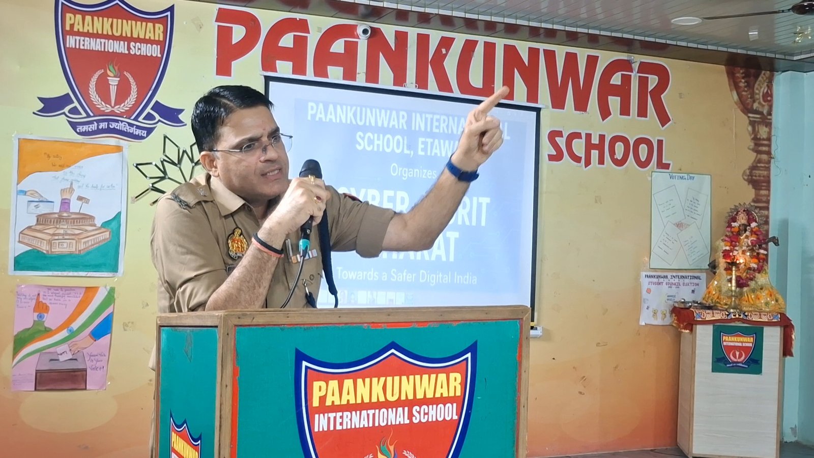 मिशन शक्ति 5.0: इटावा पुलिस ने छात्रों को साइबर अपराध के प्रति किया जागरूक, ‘डिजिटल अरेस्टिंग’ को बताया फर्जीवाड़ा