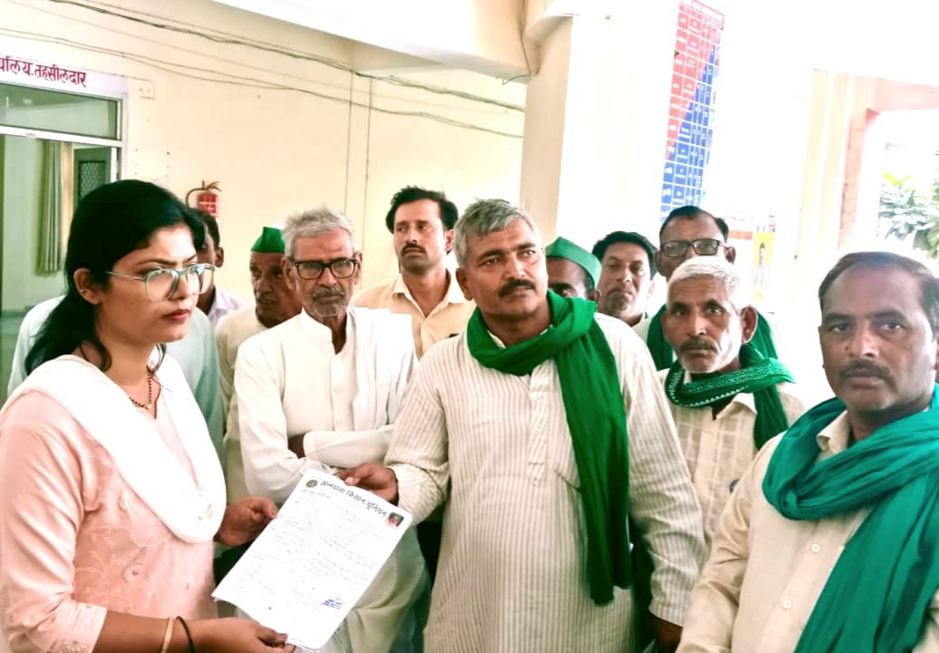 समस्या निस्तारण को किसान नेताओं ने सौंपा ज्ञापन