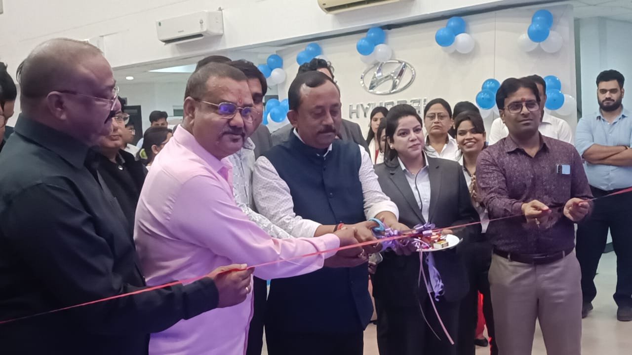 एडीएम संदीप श्रीवास्तव ने बहुप्रतीक्षित न्यू वेन्यू की लॉन्चिंग की