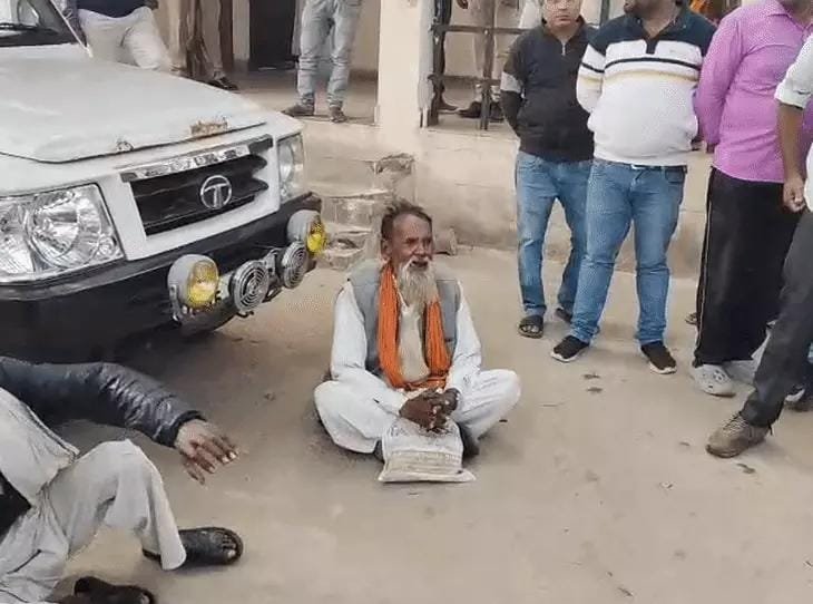 लेखपाल को पूरी रिश्वत न देने पर किसान को पीटा, आरोपी फरार