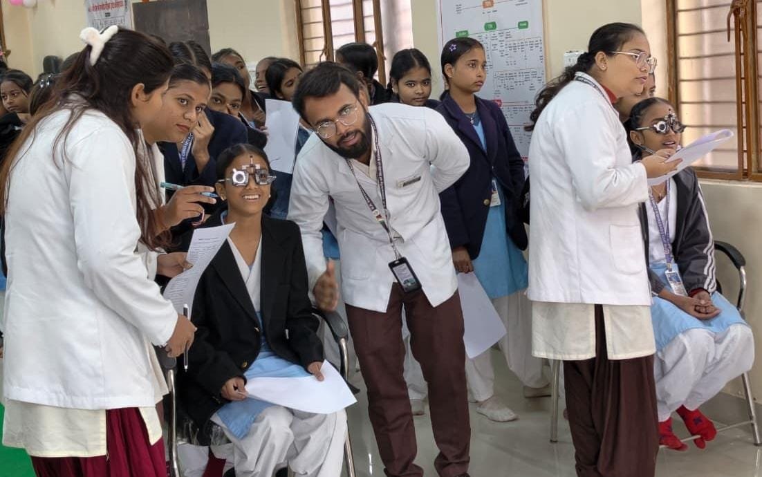 डिजिटल आई स्ट्रेन-दृष्टि सुरक्षा स्वास्थ्य शिविर सम्पन्न